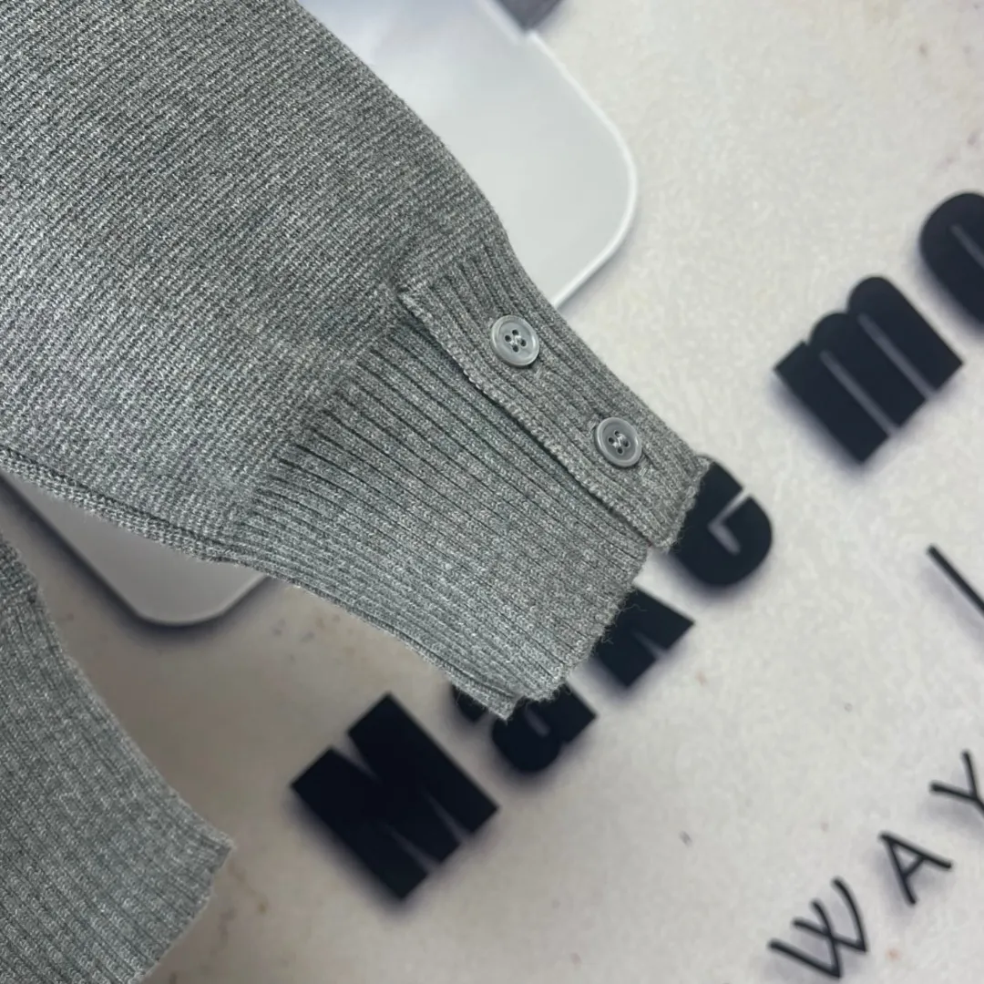 TB 991 🔘 𝐓𝐡𝐨𝐦 𝐁𝐫𝐨𝐰𝐧𝐞 2025 New Arrival * TB ！2025 New Arrival ， ， ！ ， ， ， Breathable ， 、 。 ， ， ， ， 。 ： TB 1:1 ， ， ； ， ， TB get ； ， ， 。 ！ ， ， Same Style 。 ， ， ， 、 。 ， 、 ， ， 、 ！ + ， ， ！ Size：S M L XL（1.2.3.4） ：Navy Blue Gray